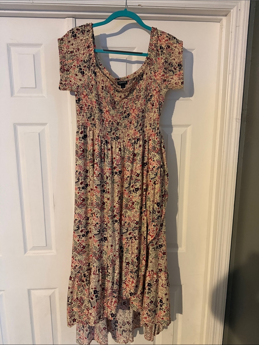 torrid NWT Cream Floral Short-Sleeve Maxi Dress with Pink and Black Accents